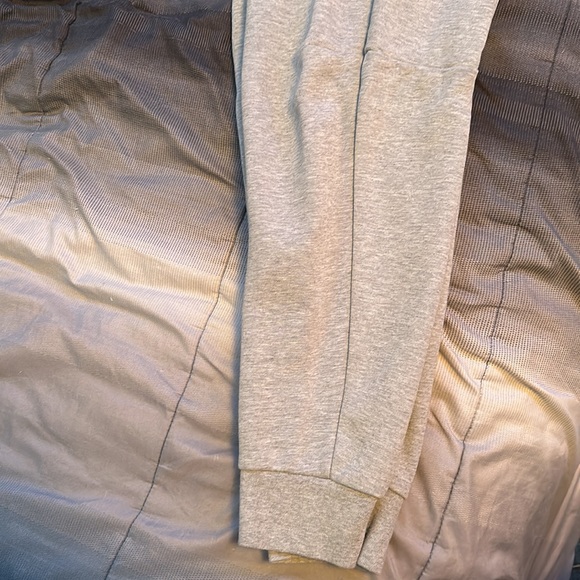 Nike tech joggers - Picture 2 of 3